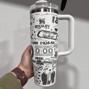 32 oz Stanley Tumblr 1 of a kind Stand out in a world of Basic Bees